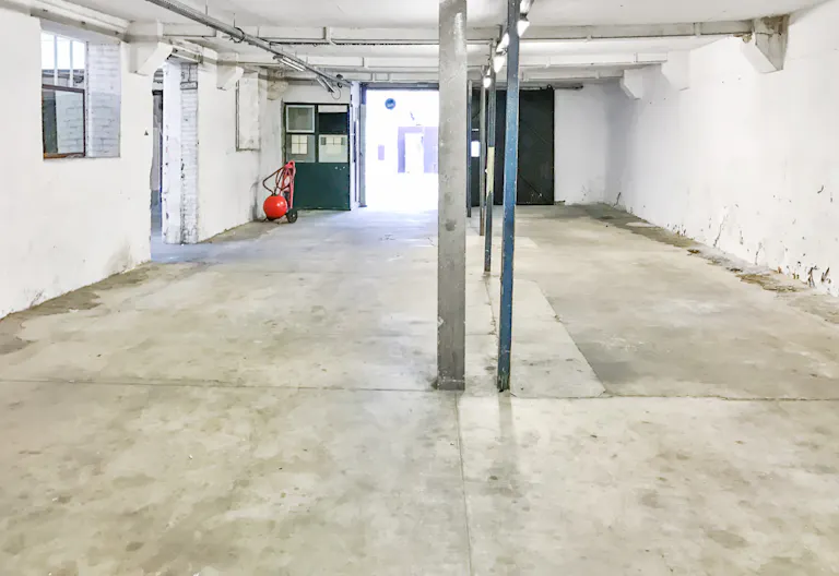 Unique Space in Montreuil - Image 1