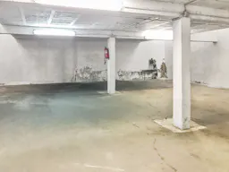 Unique Space in Montreuil - Image 7