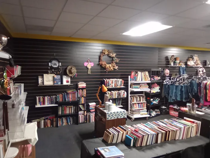 Space in a storefront that has several other vendors-North Fort-Wayne Indiana - Image 3