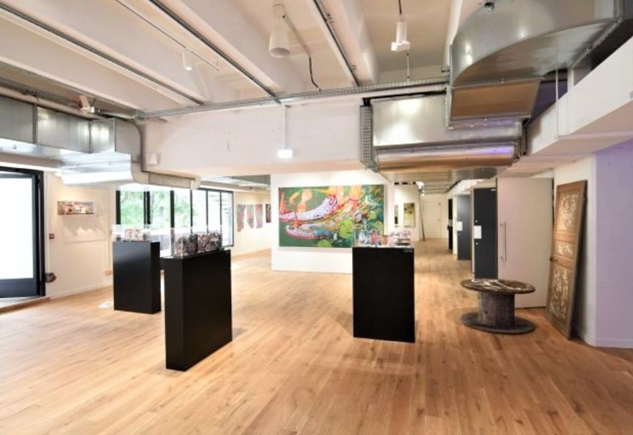 Art Gallery in la Defense - Image 1
