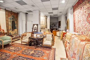 Tasteful Boutique Near Republic Square - Image 2