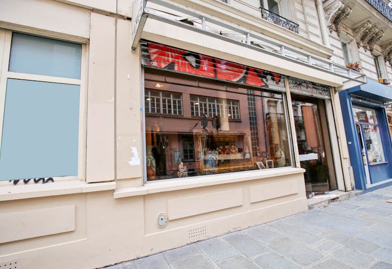 Tasteful Boutique Near Republic Square - Image 4