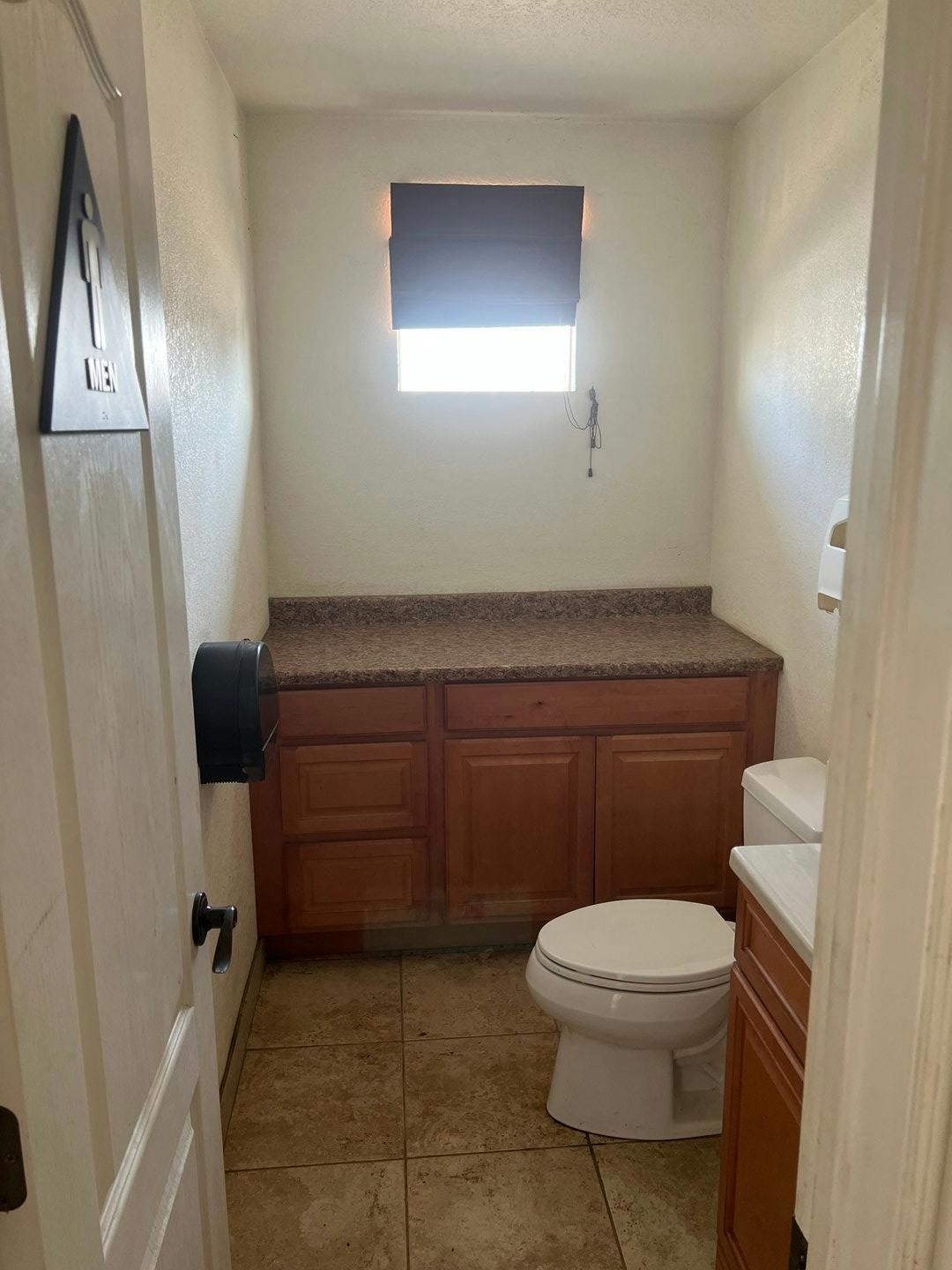 1,800 sq ft Industrial Office Space on Commercial Lot