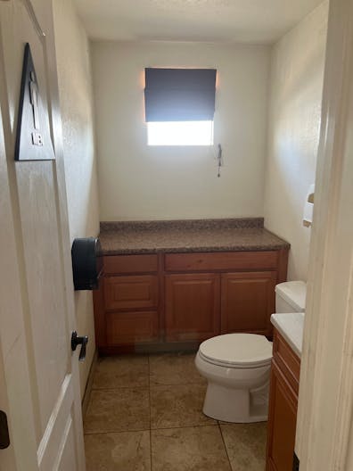 Large Commercial lot with 1800 sq ft Office space - Image 4