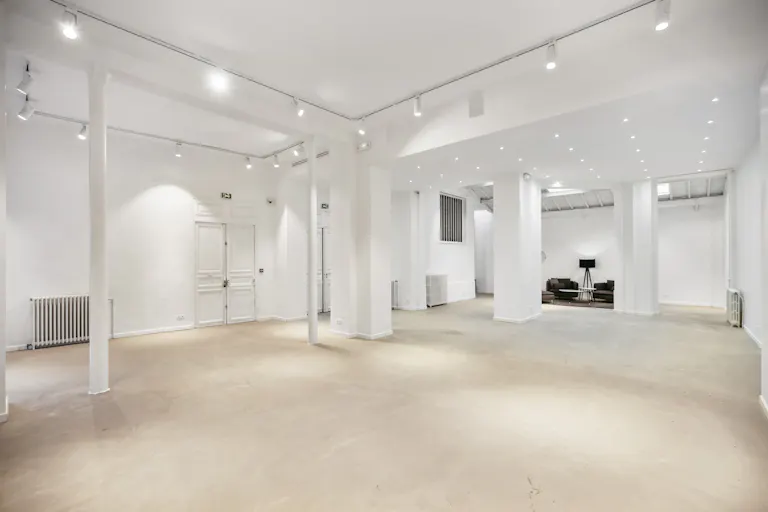 Unique Space near Champs-Elysées - Image 0