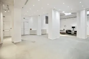Unique Space near Champs-Elysées - Image 1