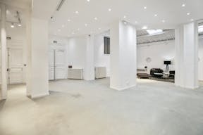 Unique Space near Champs-Elysées - Image 1