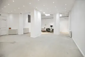 Unique Space near Champs-Elysées - Image 2