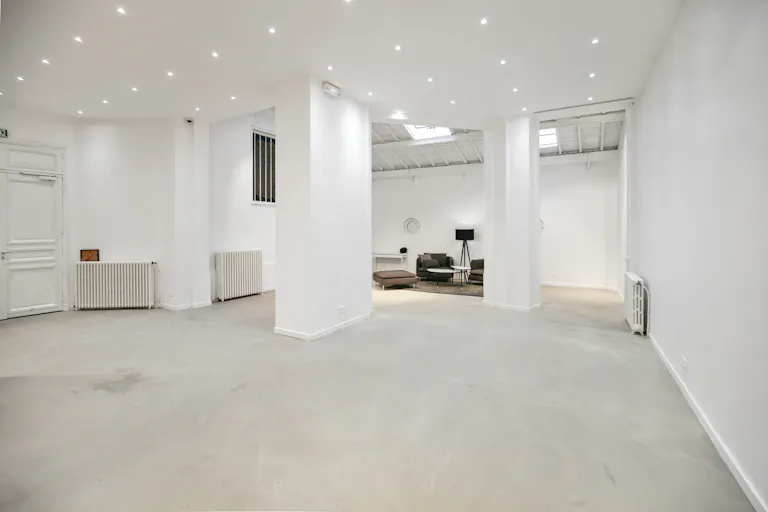 Unique Space near Champs-Elysées - Image 2