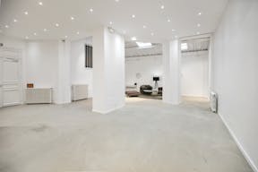 Unique Space near Champs-Elysées - Image 2