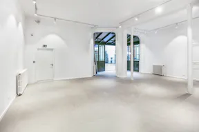 Unique Space near Champs-Elysées - Image 5
