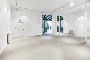 Unique Space near Champs-Elysées - Image 5