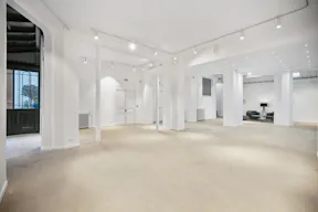 Unique Space near Champs-Elysées - Image 7