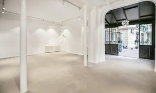 Unique Space near Champs-Elysées - Image 8