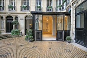 Unique Space near Champs-Elysées - Image 10