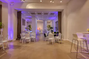 Unique Space near Champs-Elysées - Image 11