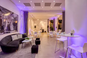 Unique Space near Champs-Elysées - Image 14
