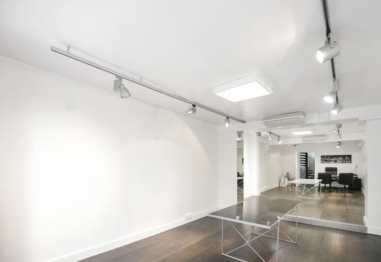 Gorgeous Boutique in Le Marais - Image 0