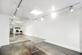 Gorgeous Boutique in Le Marais - Image 1