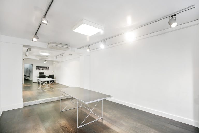 Gorgeous Boutique in Le Marais - Image 1