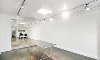 Gorgeous Boutique in Le Marais - Image 1