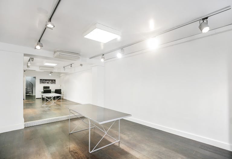 Gorgeous Boutique in Le Marais - Image 1