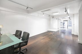 Gorgeous Boutique in Le Marais - Image 2