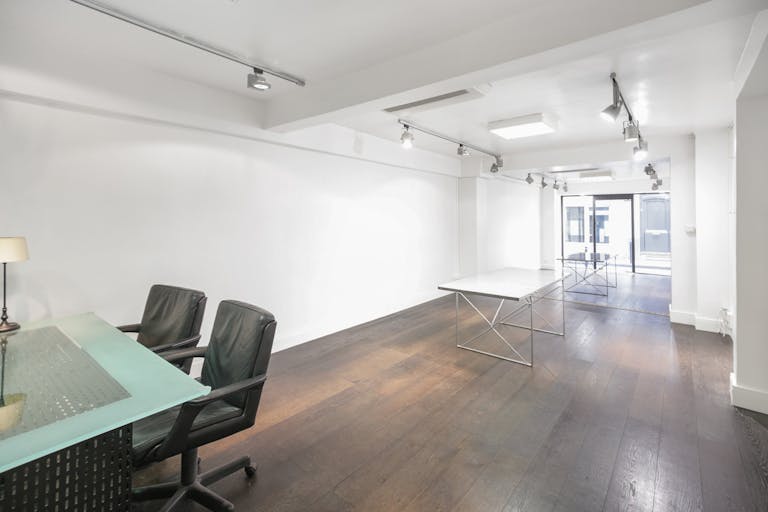 Gorgeous Boutique in Le Marais - Image 2