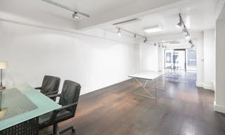 Gorgeous Boutique in Le Marais - Image 2