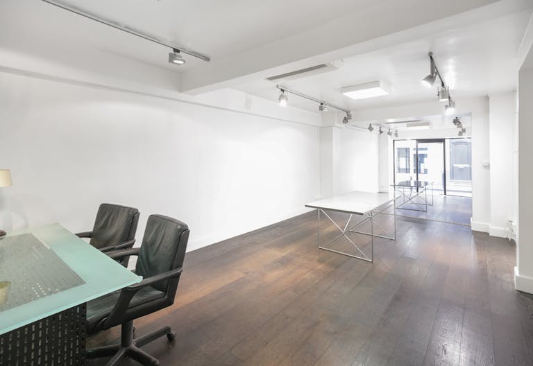 Gorgeous Boutique in Le Marais - Image 2