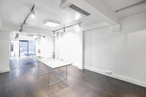 Gorgeous Boutique in Le Marais - Image 3