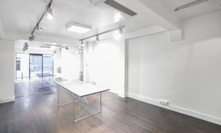 Gorgeous Boutique in Le Marais - Image 3