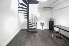 Gorgeous Boutique in Le Marais - Image 4