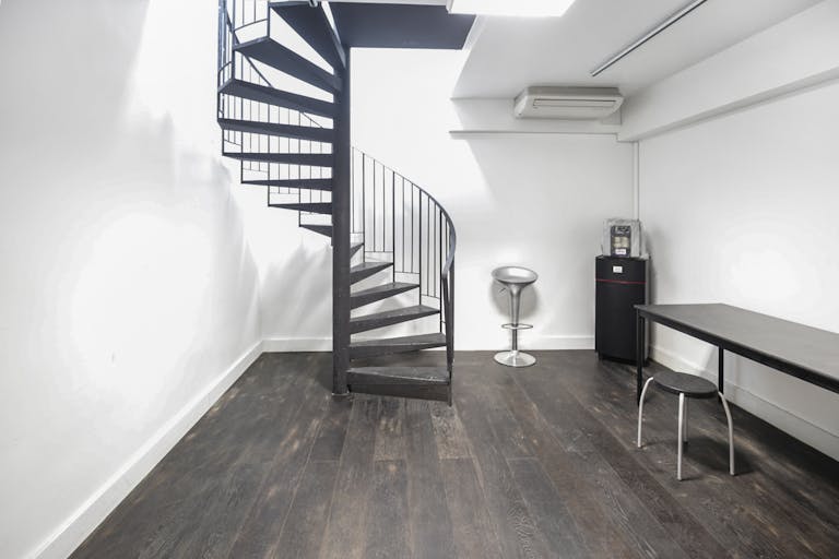 Gorgeous Boutique in Le Marais - Image 4