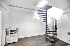 Gorgeous Boutique in Le Marais - Image 5