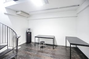 Gorgeous Boutique in Le Marais - Image 7