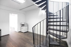 Gorgeous Boutique in Le Marais - Image 9