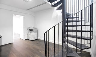 Gorgeous Boutique in Le Marais - Image 9