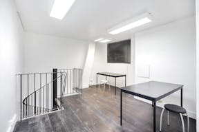 Gorgeous Boutique in Le Marais - Image 10