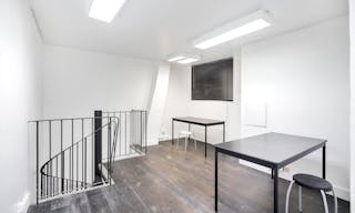 Gorgeous Boutique in Le Marais - Image 10