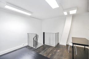 Gorgeous Boutique in Le Marais - Image 11