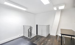 Gorgeous Boutique in Le Marais - Image 11