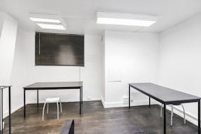 Gorgeous Boutique in Le Marais - Image 12