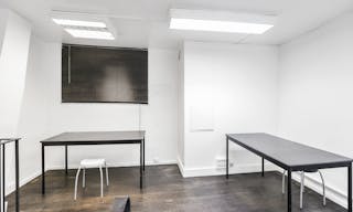 Gorgeous Boutique in Le Marais - Image 12