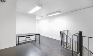 Gorgeous Boutique in Le Marais - Image 13