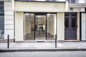 Gorgeous Boutique in Le Marais - Image 15