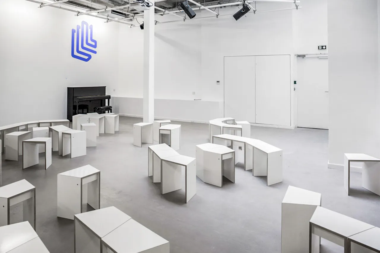 Unique Space in the 2nd District of Paris - Image 1