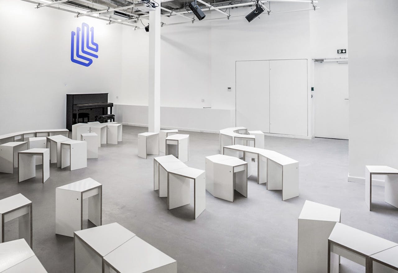 Unique Space in the 2nd District of Paris - Image 1