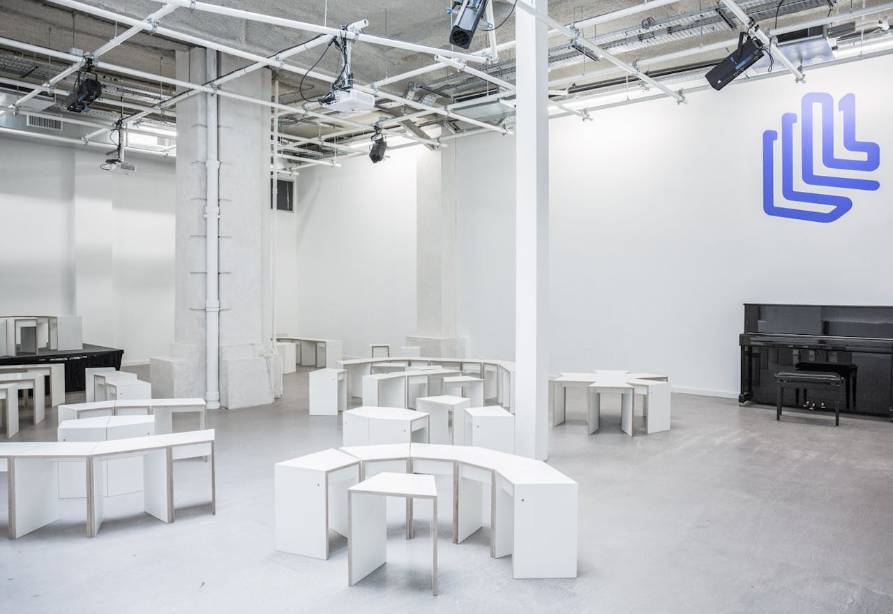 Unique Space in the 2nd District of Paris - Image 2