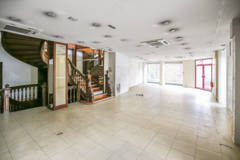 Beautiful Boutique near Palais Royal - Image 4